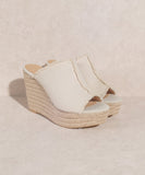OASIS SOCIETY Bliss - Distressed Linen Wedge
