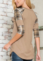 Acting Pro Brown Body Taupe Plaid Contrast Sleeve & Pocket Top